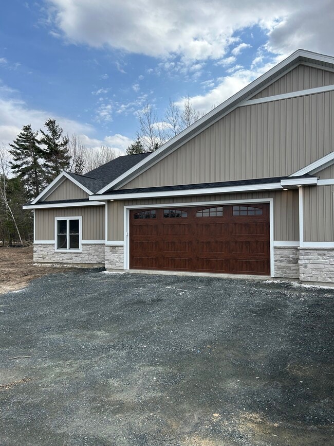 Photo - 1112 Reserve St N