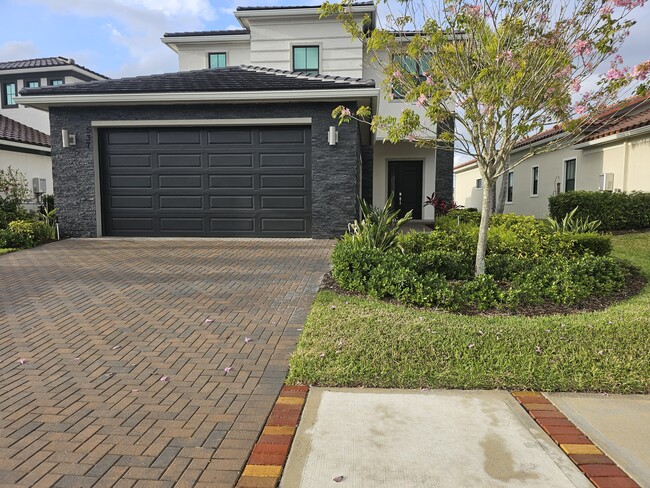 Photo - 537 SE Fascino Cir