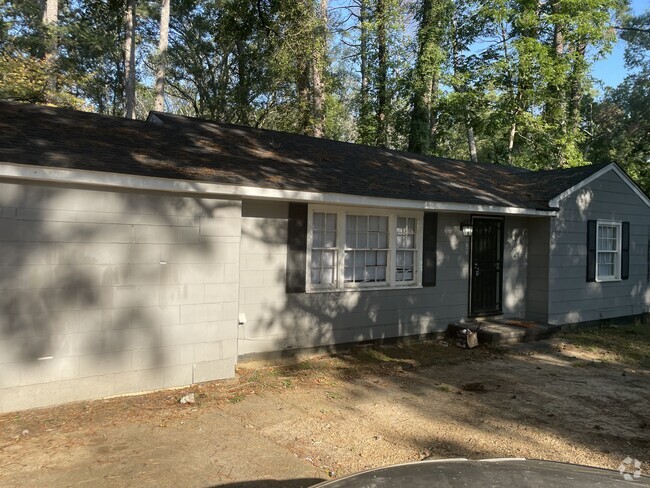 Building Photo - 2121 Oakhurst Dr Rental