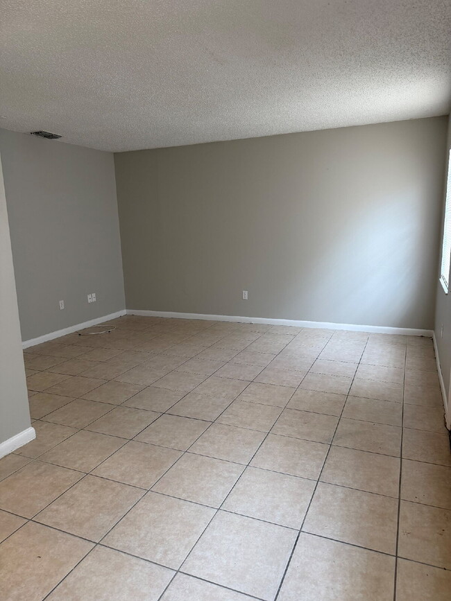 Photo - 1 bedroom 1 bath available in Auburndale Unidad B