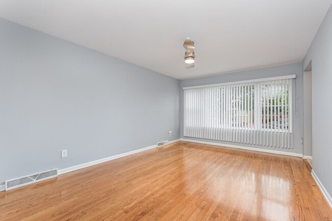 Photo - Ashburn 3 Bedroom