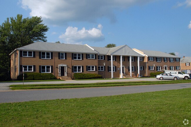 Middleboro Crest Apartments - Middleboro Crest Apartments