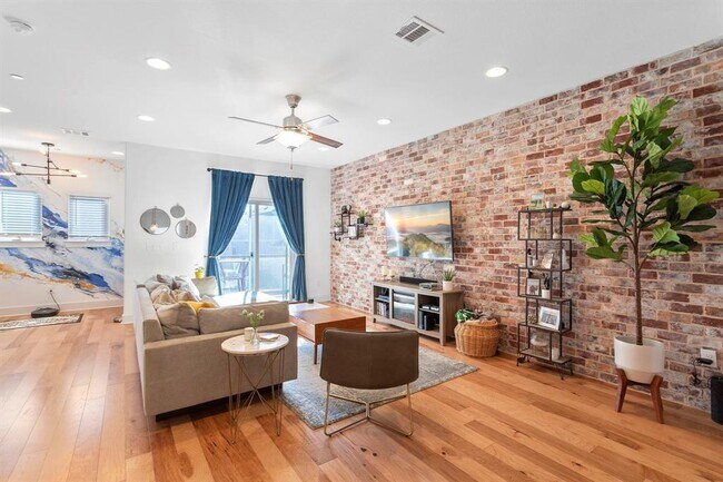 Photo - 7203 Bassett Ct