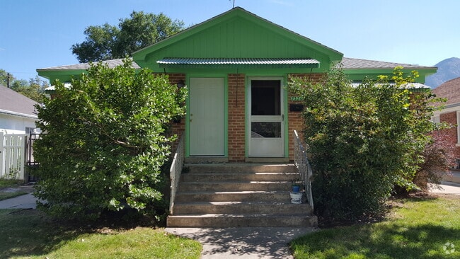 Building Photo - 3plex - Van Buren Unit 3 - 2326 Rental