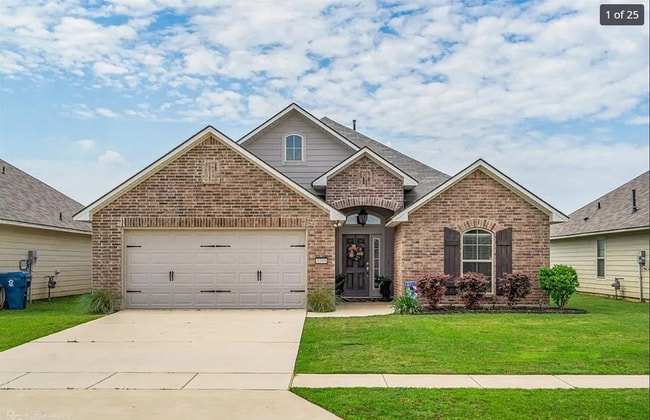 Photo - "Charming 3-Bed Retreat in Bossier City with Granite Touches & Gleaming Hardwood Floors!"