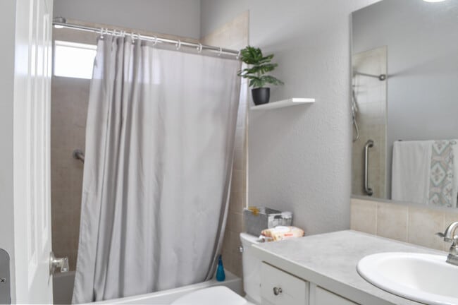 Photo - 2500 Heather Ln