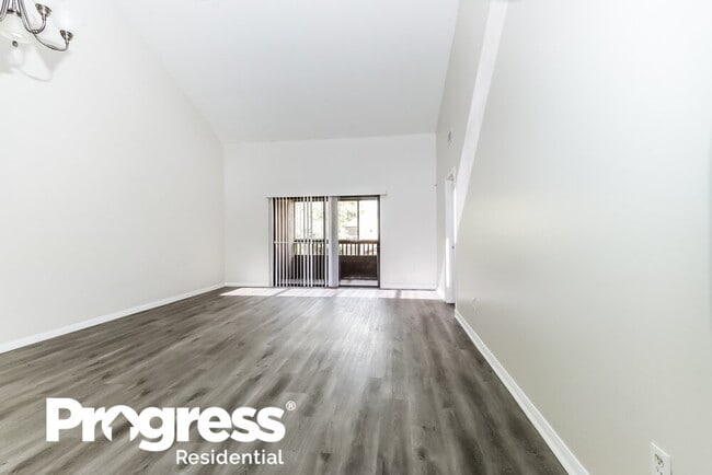 Photo - 304 Lakeview Dr E