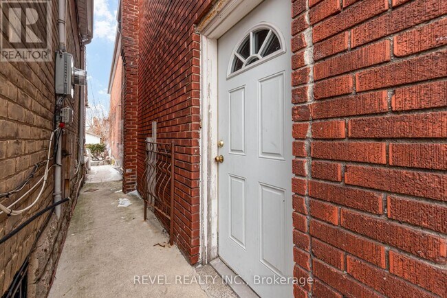 Photo - 2095 Dufferin St