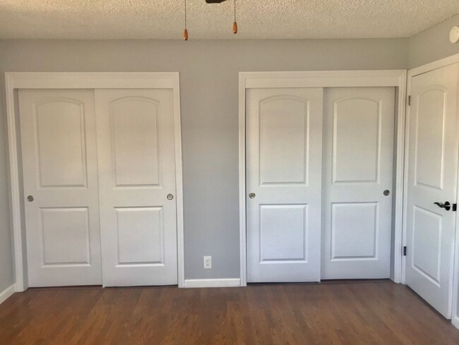Photo - Colonial Way Apartments