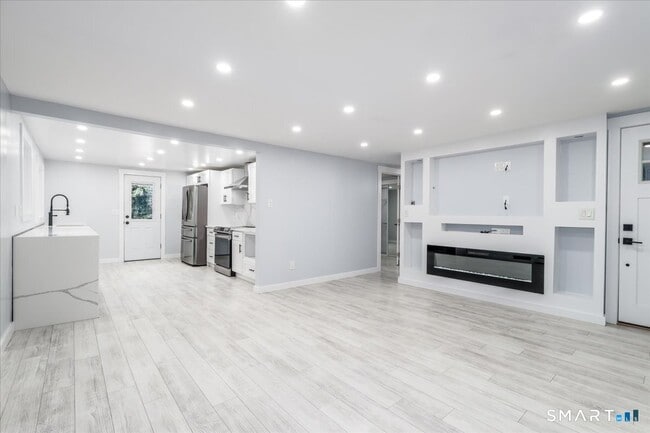 Photo - 48 Candlewood Lake Rd Unidad 1