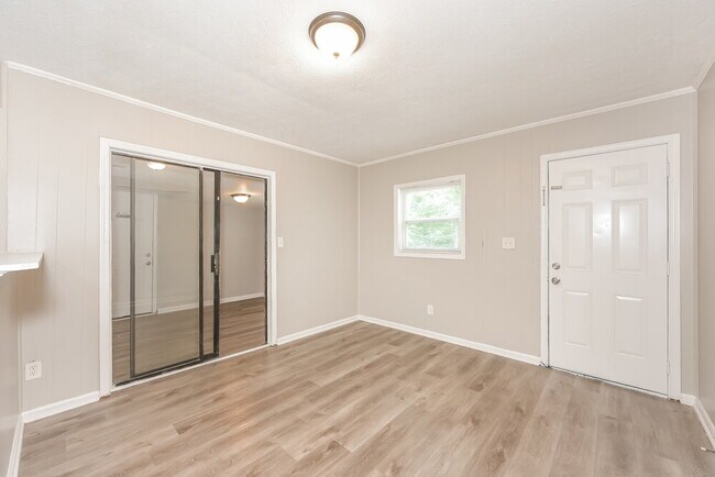 Photo - 123 Sir Gregory Manor NW