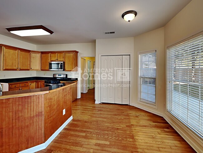 Photo - 3204 Chippewa Run NW