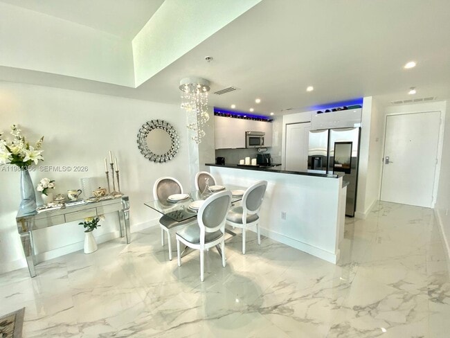 Photo - 253 NE 2nd St Unidad 2703