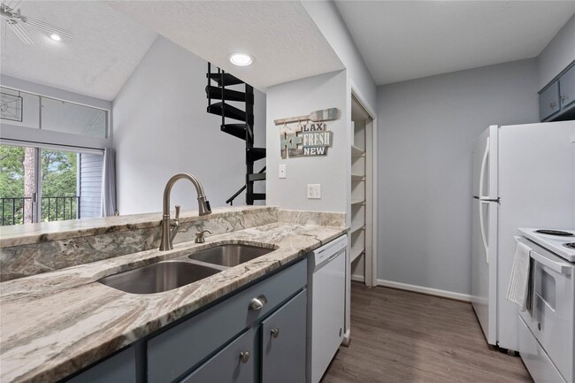 Building Photo - 12500 Melville Dr Unit 326 C