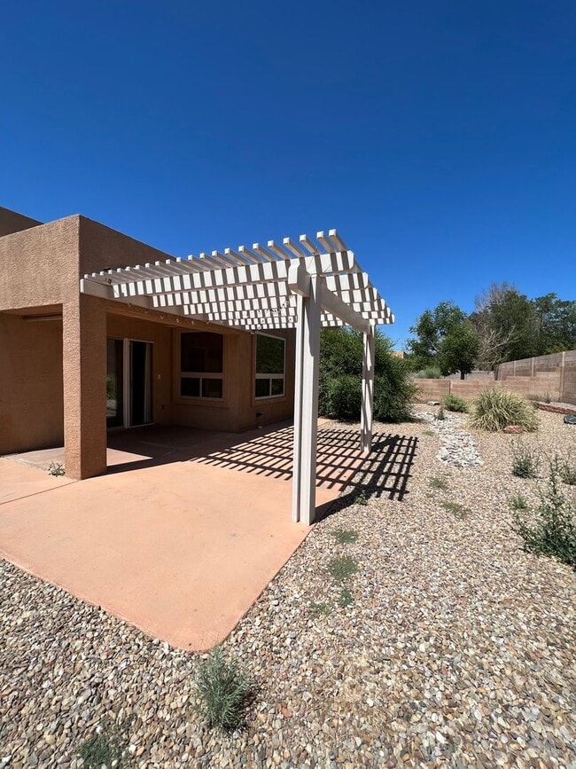 Photo - 4 BEDROOM HOME AVAILABLE !