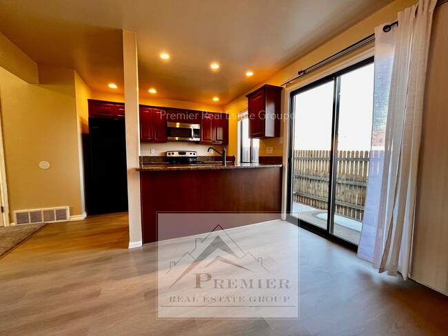 Photo - 806 London Green Way