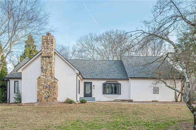 Photo - 4562 Columns Dr SE