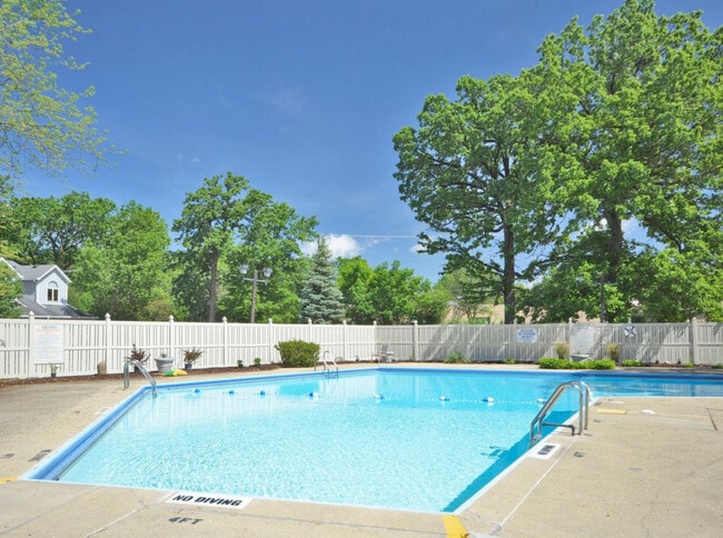 Photo - 190 S Wood Dale Rd