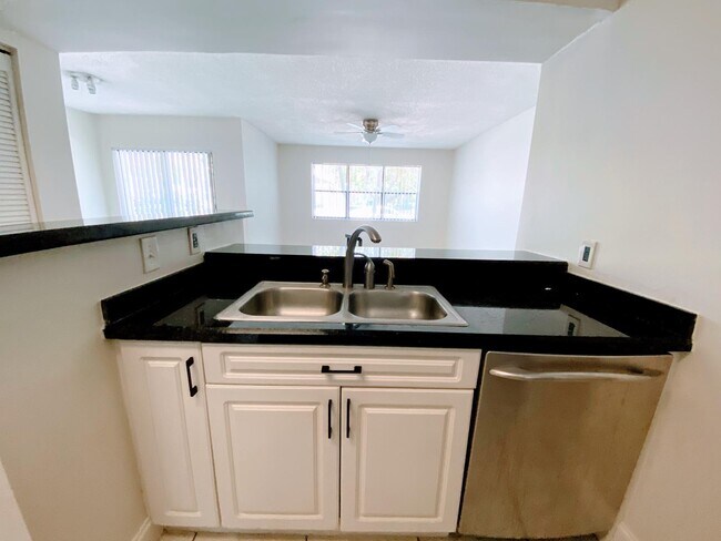 Photo - 530 S Park Rd Unit 16-11