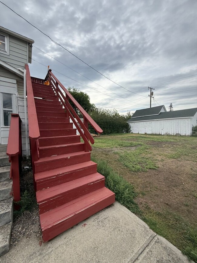 101 W Second St