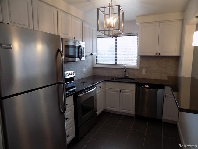 Photo - 25863 Woodward Ave Unit 202
