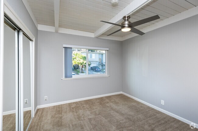 1BR, 1BA - 870SF - Bedroom