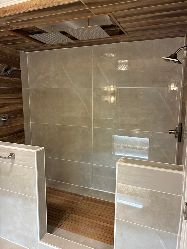 Photo - 1744 Woodcliff Pl NE