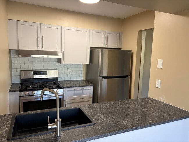 Photo - 10673 Grouse St NW