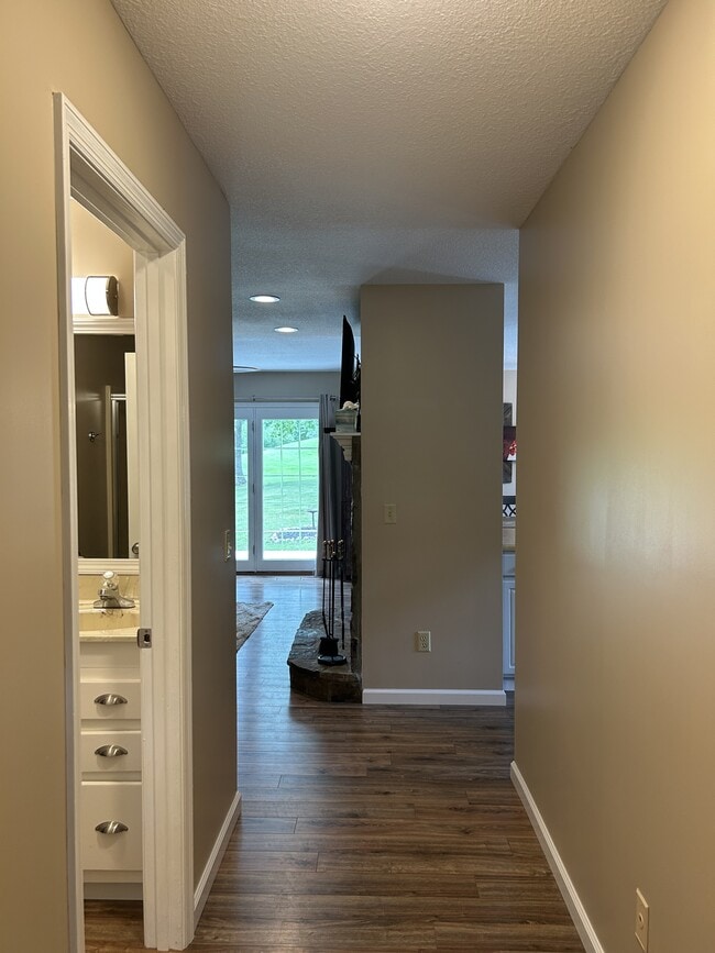 Photo - 203 Snead Dr