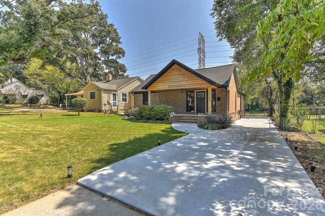 Photo - 2105 Highland St