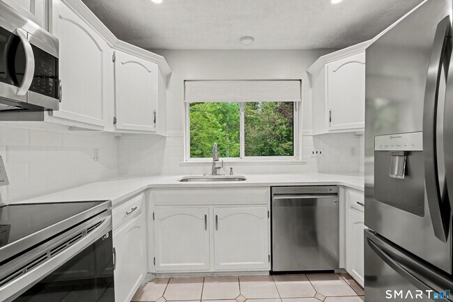 Photo - 172 Gillies Ln Unit 172