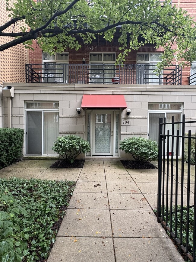 Building Photo - 1033 E 46th St