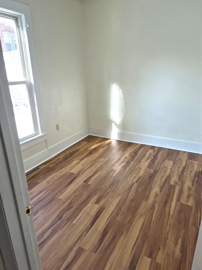 Photo - 225 1/2 W 18th St