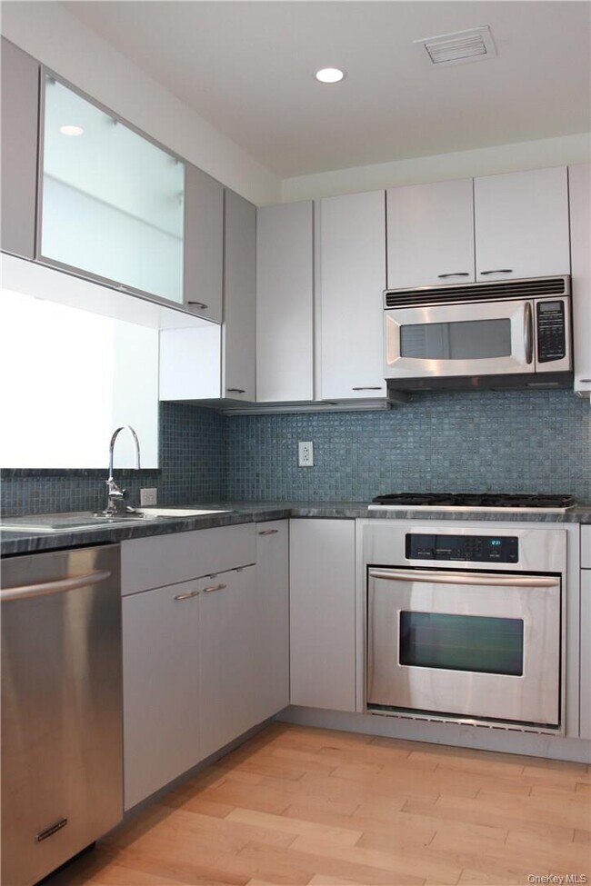 Photo - 175 Huguenot St Unit 1405