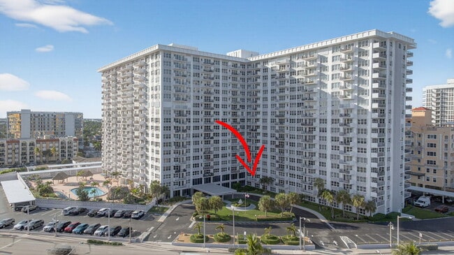 Building Photo - 405 N Ocean Blvd Unit 208