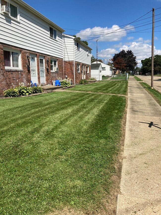 Photo - 1367 Wertz Ave SW