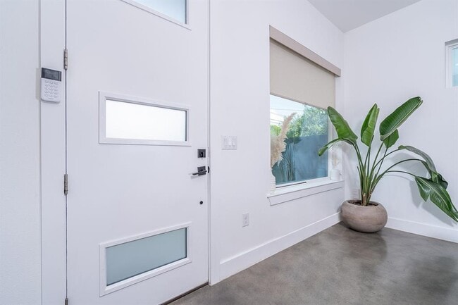 Photo - 1419 Montopolis Dr Unit 1