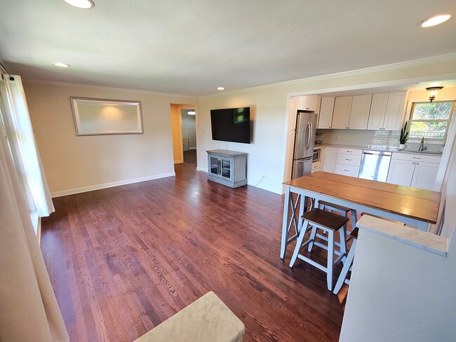 Photo - *Beautifully Updated & Modern 3BD/1BA Single Family Home Available in Whitehall*
