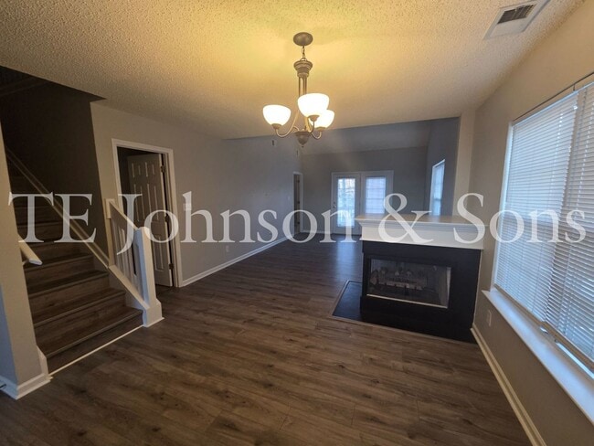 Photo - Spacious 3 Bedroom with Main Level Primary Suite