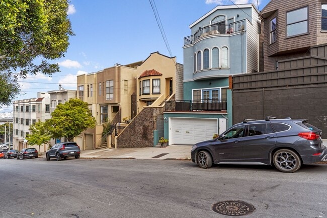 Photo - 2 Bed, 2 Bath, 2 Car Parking - Stunning Co...