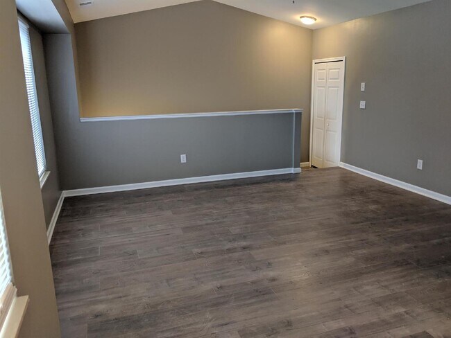 Photo - Clean 2 Bedroom Upper Condo w/ Updated Flo...