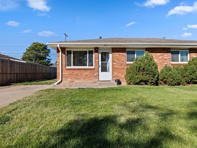 Building Photo - Charming 2-Bed, 1-Bath Duplex in Greeley, CO!
