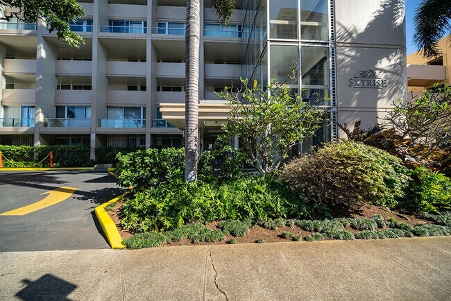 Photo - Clean 1BR/1BA/1PKG in Ala Wai Plaza Skyrise.