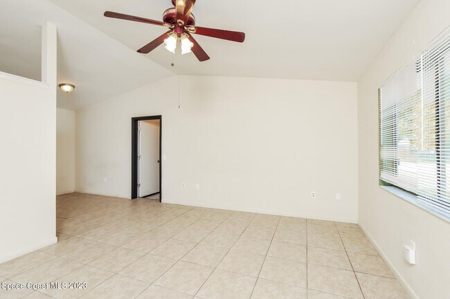 Photo - 811 Airport Ave SE