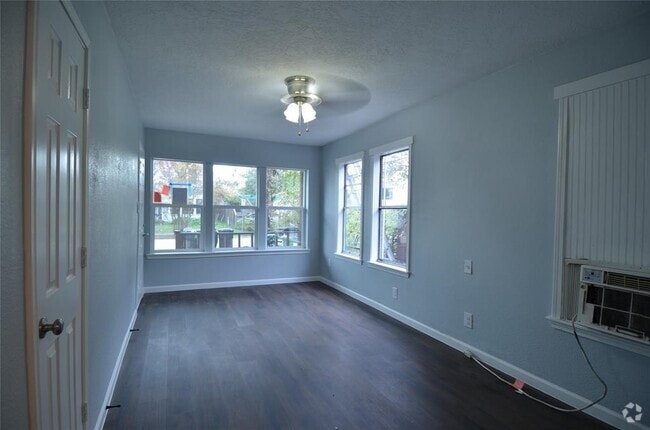 Building Photo - 103 Cosmos St Unit 3 Rental