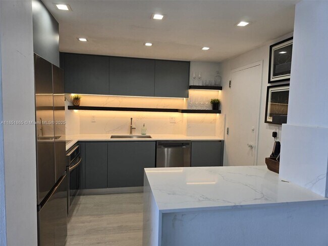 Building Photo - 500 Bayview Dr Unit 424 Rental