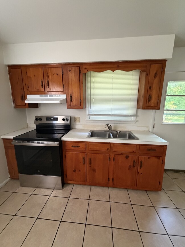 Photo - 431 Hearn Ln