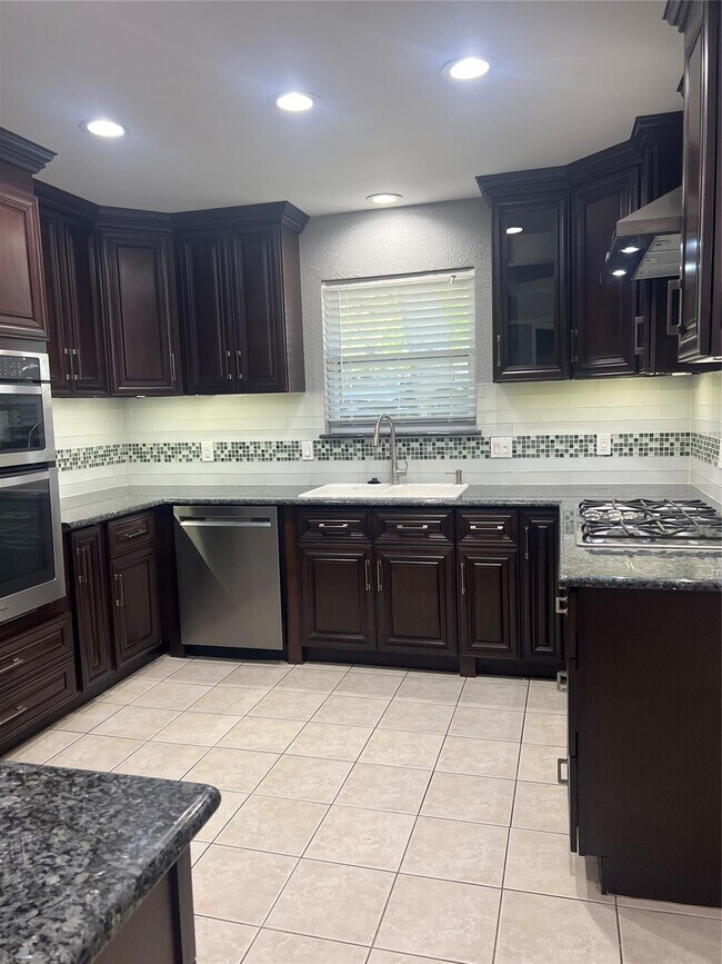 Building Photo - 6201 Baymar Ln