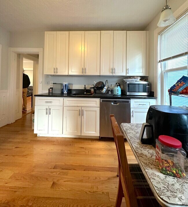 Building Photo - 34 Justin Rd Unit 2 Rental