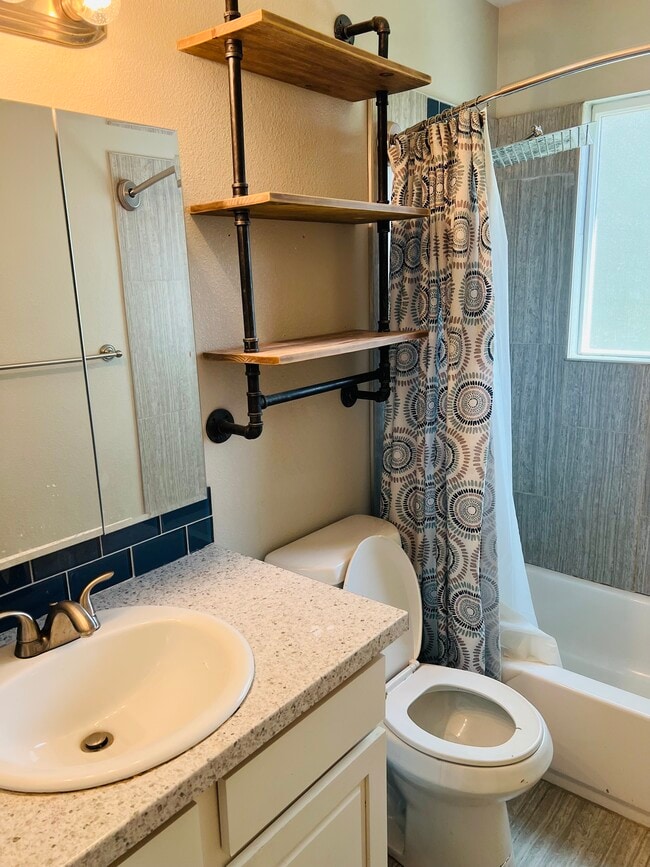 Photo - 2025 Broman Ct